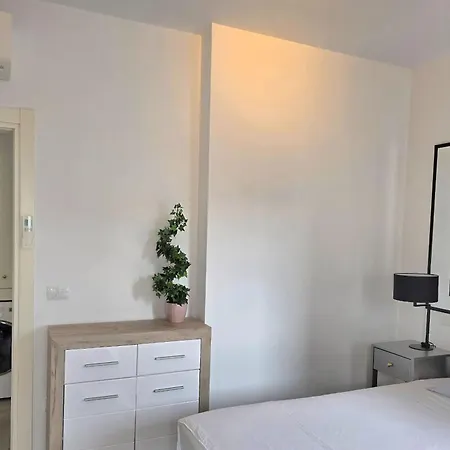 Sunny 144 * Plazhi San Pietro